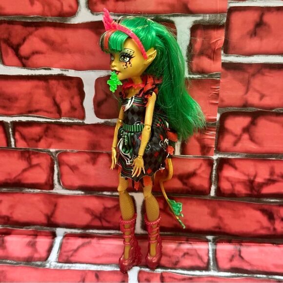 Monster High FREAK DU CHIC Jinafire doll - Picture 9 of 14